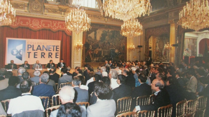 Séance de clôture du colloque « Planète terre » dans la salle des fêtes du palais de l'Elysée, 13 juin 1989
