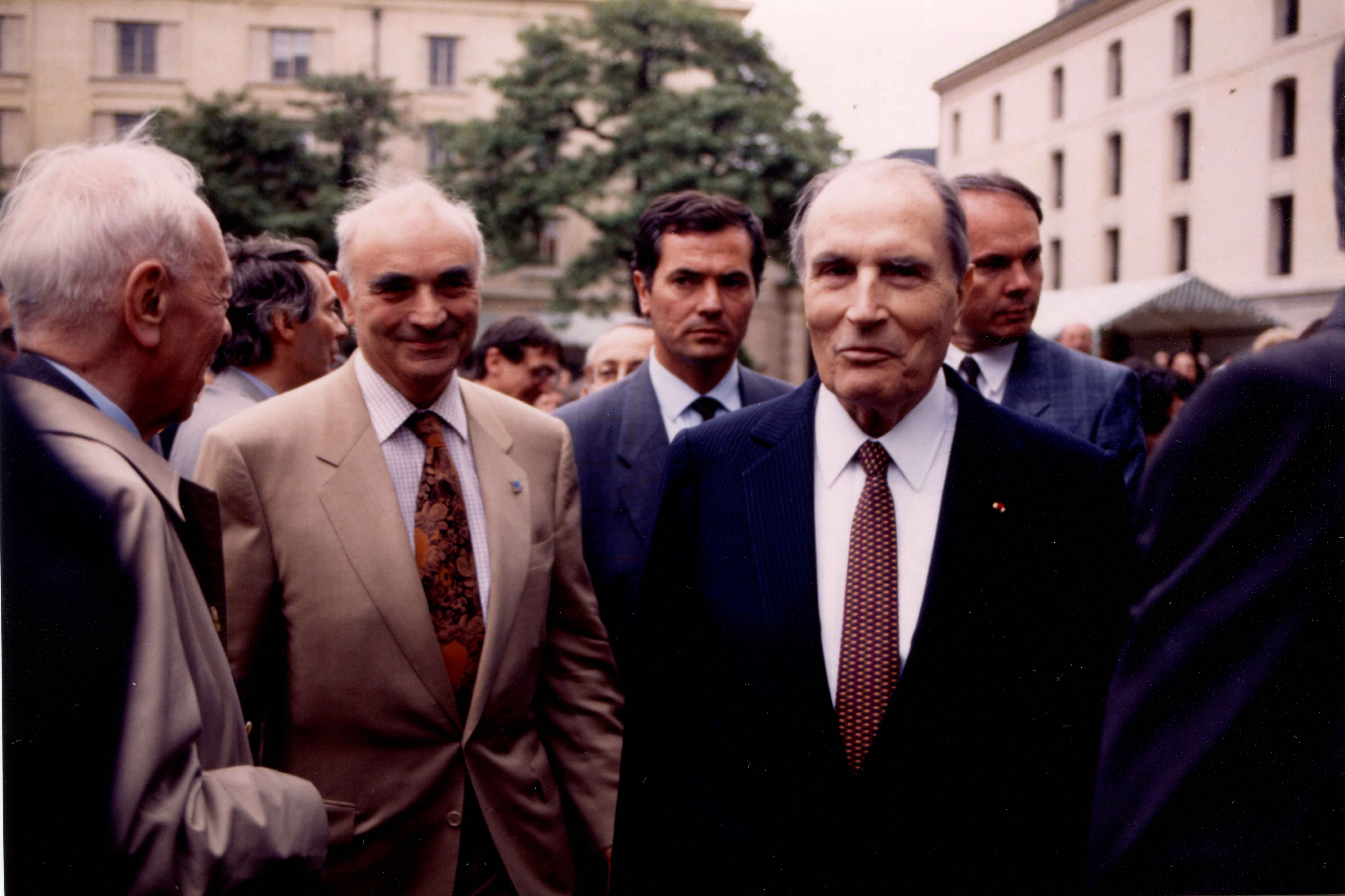 Ouverture des jardins du ministère à l'occasion des dix ans du ministère de la Recherche en juin 1991, en présence de François Mitterrand 