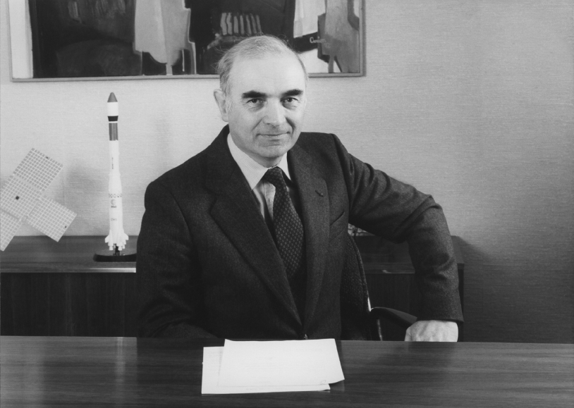 Portrait de Hubert Curien, président du CNES de juillet 1976 à juillet 1984.